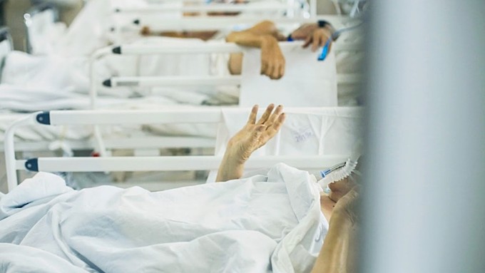 Бийчане жалуются на то, что их оставляют без связи в ковидном госпитале