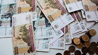 Правительство выделило почти 14 млрд рублей на выплаты малоимущим семьям