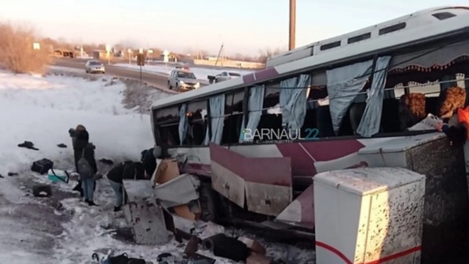 Водитель сбитого поездом автобуса на Алтае неоднократно привлекался за нарушения ПДД