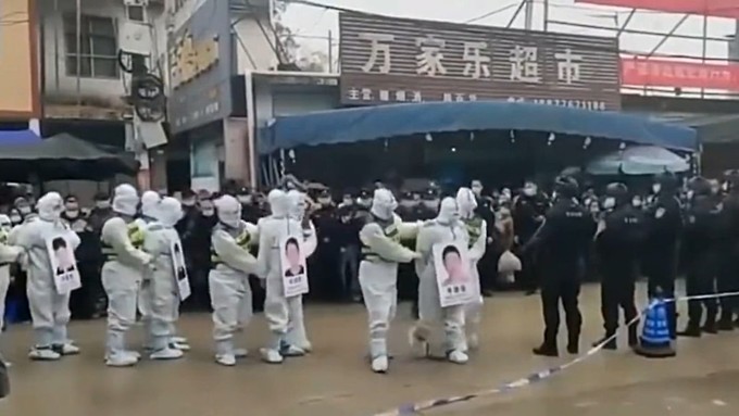 Марш позора для нарушителей антиковидных ограничений провели в Китае