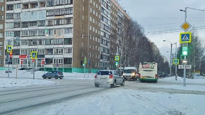 В Барнауле установили светофоры на перекрёстке, где маршрутка насмерть сбила школьницу