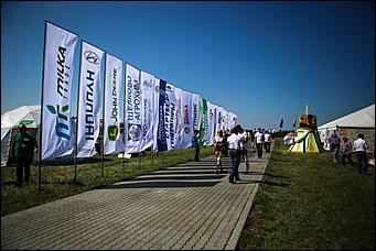 16-17 июля 2015 г., Барнаул   Фотофакты. Автоцентр АНТ - официальный дилер Hyundai стал участником агрофорума "День сибирского поля-2015