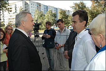 7 сентября 2006 г., Барнаул   Посещение детского отделения горбольцины №10 В.Колгановым