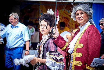 15 июль 2016 г., Барнаул Зажигательные танцы, красивые девушки, тракторы и посевы: как прошел "Всероссийский день поля" в Алтайском крае?