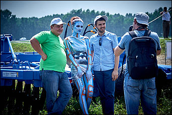 15 июль 2016 г., Барнаул Зажигательные танцы, красивые девушки, тракторы и посевы: как прошел "Всероссийский день поля" в Алтайском крае?