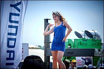 15 июль 2016 г., Барнаул Зажигательные танцы, красивые девушки, тракторы и посевы: как прошел "Всероссийский день поля" в Алтайском крае?