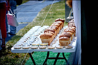 15 июль 2016 г., Барнаул Зажигательные танцы, красивые девушки, тракторы и посевы: как прошел "Всероссийский день поля" в Алтайском крае?