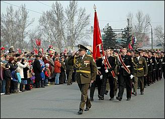 9 мая 2006 г. Барнаул   <P>Военный парад на пл. Победы</P>
