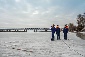 23 март 2016 г., Барнаул © Амител Вячеслав Мельников   Фоторепортаж на реке Обь. МЧС проверило толщину льда.   