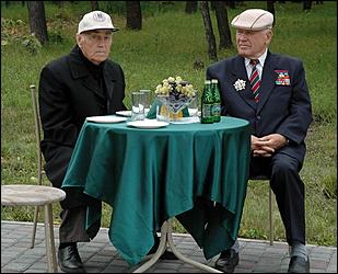 3 сентября 2006 г., Барнаул   Вручение автомобилей "Ока" ветеранам ВОВ