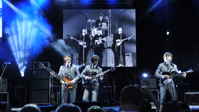 1 июль 2017 г., Барнаул   Яркие краски 60-х: как на Алтае прошел фестиваль "Because of the Beatles"