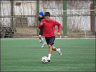 22 апреля 2009 г., Барнаул   Одна из последних тренировок барнаульского «Динамо» перед стартом в чемпионате России по футболе во втором дивизионе зоны «Восток»