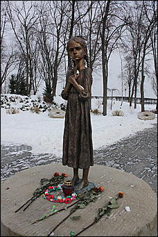 3 января 2009г., Киев, Украина   Мемориальный комплекс памяти жертв Голодомора в Киеве 