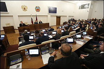 30 ноября 2017 г., Барнаул. Екатерина Смолихина   В последний день осени: как алтайские депутаты принимали бюджет на 2018 год