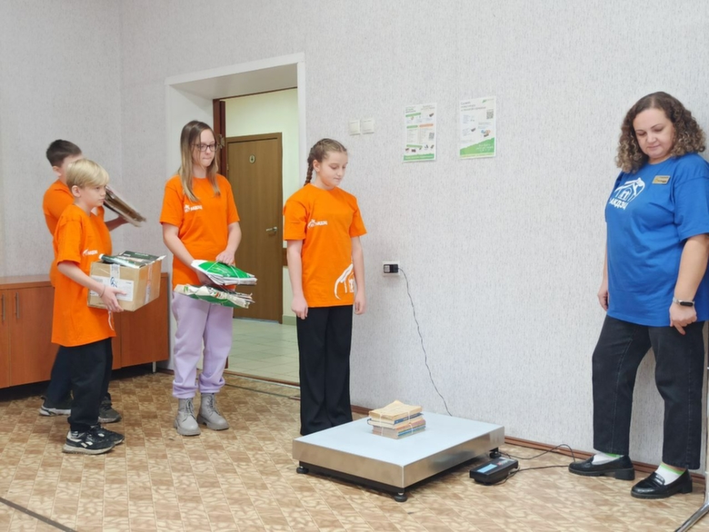 Сбор макулатуры/ Фото: amic.ru