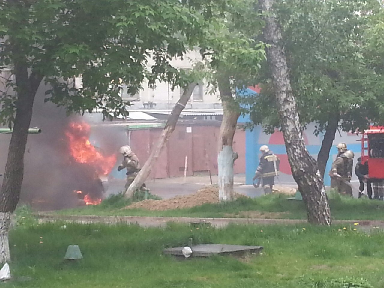 Маи сгорело. Пожар в Барнауле 22 мая. Сгорела машина Барнаул. Загорелась Газель в Барнауле. Сгорела Газель в Барнауле.