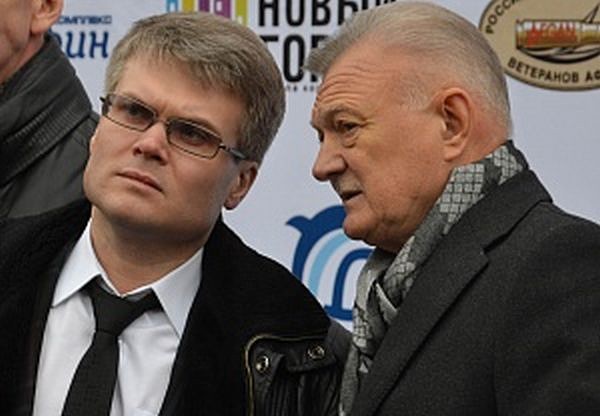 Олег Булеков слева