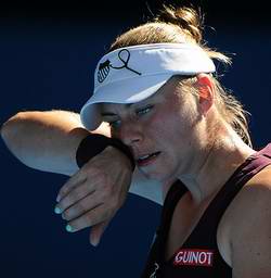 Вера Звонарева в полуфинале открытого чемпионата Австралии по теннису проиграла бельгийке Ким Клийстерс