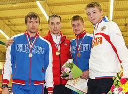 Алексей Якименко (второй слева) стал чемпионом страны в соревновании саблистов
