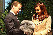 Дмитрий Медведев подарил шапку из меха серебристо-чёрной лисы