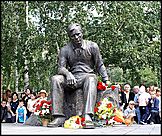 памятник Шукшину в Барнауле