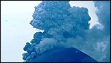Токио засыпало пеплом от извержения вулкана