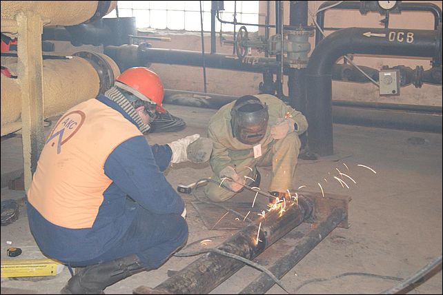 сварка газовых труб. электросварщик ручной сварки. сварщиком жкх. демонстрационный экзамен по стандартам worldskills сварщики. монтаж теплотрассы.