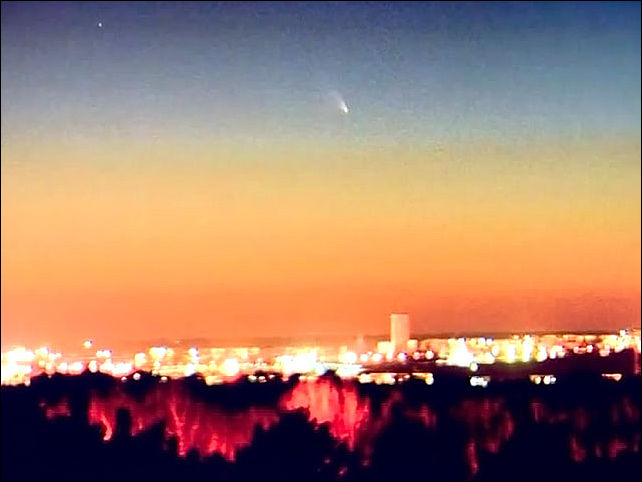 Комета понса брукса 2024. Комета над новосибирском 2024. Комета над новосибирском 2024. Комета пролетавшая над землей в 1996. Комета над новосибирском 2024.