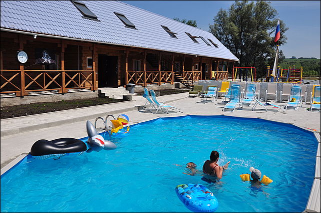 веселый роджер горный алтай. бухта алтай. ресторан бар бухта бирюзовая катунь. бухта веселого роджера алтай. бухта алтай.