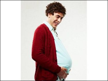 Фото беременный мальчик. Дюжев беременный. Беременные мужчины. Мужская беременность.