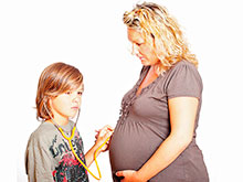 беременная женщина и ребенок