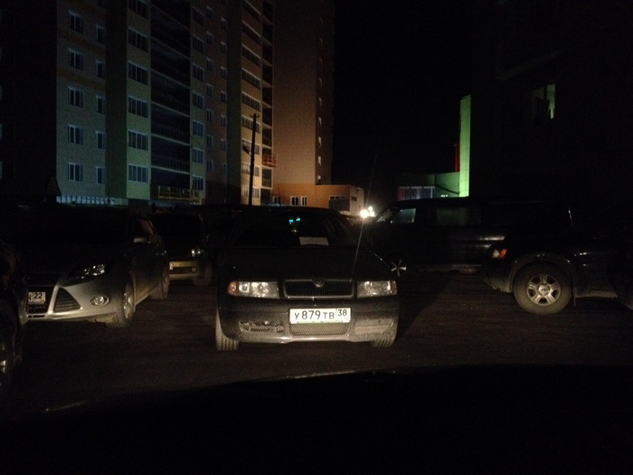 парковка посреди дороги в Барнауле