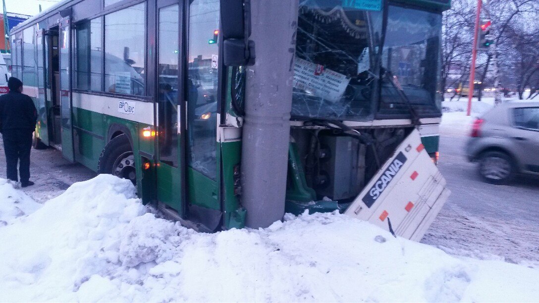 Водители автобусов в Барнауле часто попадают в ДТП