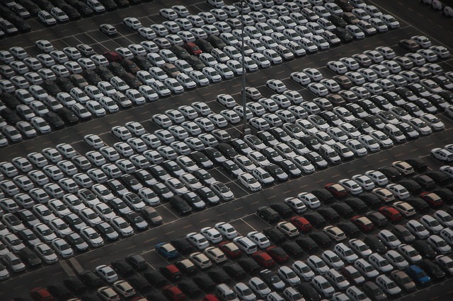 Продажи новых автомобилей в Алтайском крае упали почти вдвое