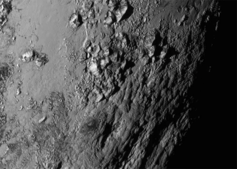 NASA опубликовало уникальные снимки поверхности Плутона