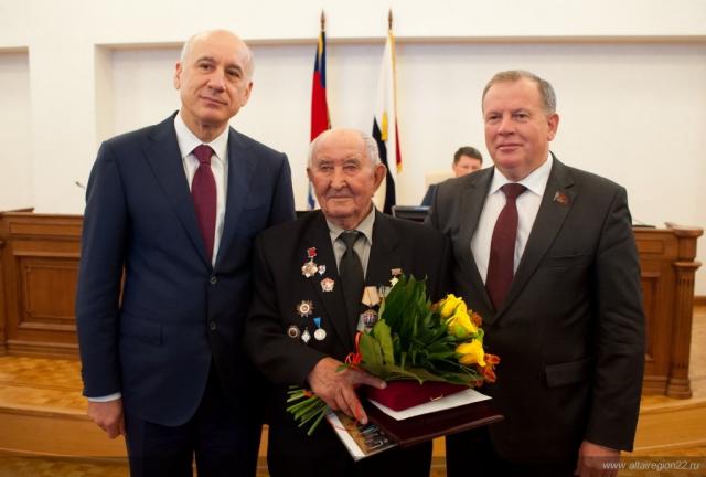 Званием Почетного гражданина наградили двух жителей Алтайского края