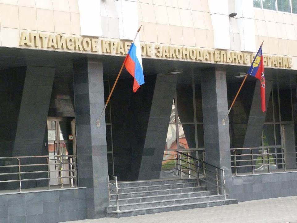 Депутаты предлагают усилить контроль за чиновниками Алтайского края