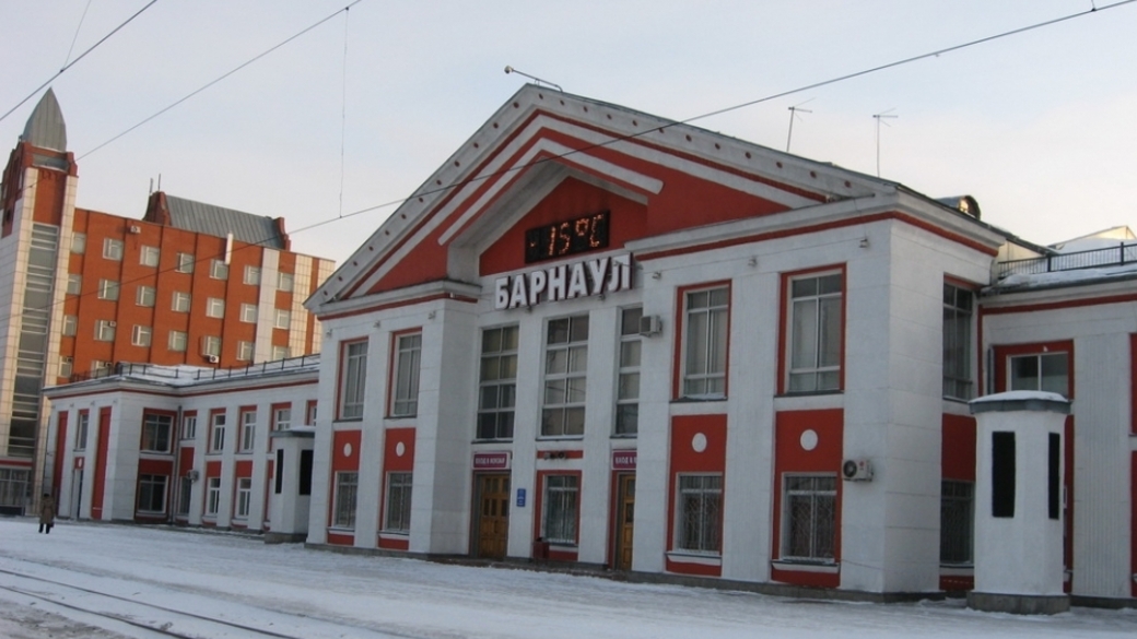 Барнаул железная дорога. Ж Д вокзал Барнаул. Железнодорожный вокзал г. Барнаул. Алтайский край Барнаул вокзал. Железнодорожный вокзал Барнаул, Барнаул.