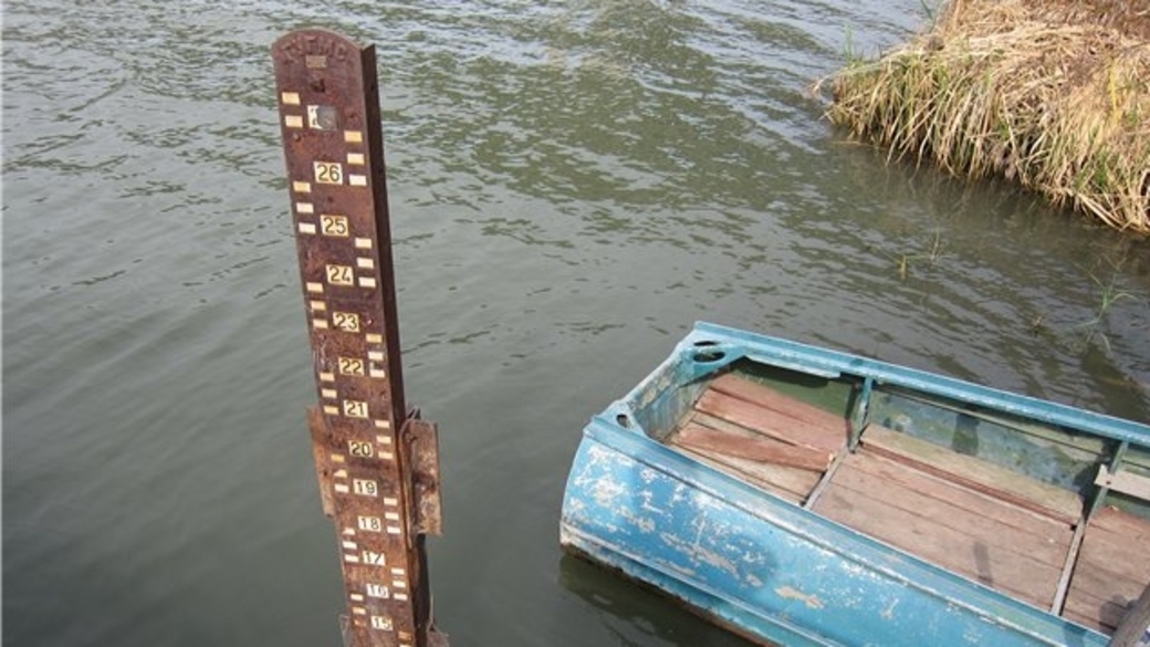 Уровень оби в никольском. Уровень воды в Оби в Барнауле. Подъем воды из источника марка машины.