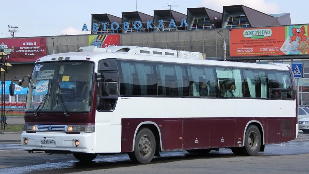 бийск новокузнецк автобус. реклама на маршруте 305. барнаульский вокзал автобусов. Kia granbird 2010. новый магазин на конечной остановке автобусов в бийске.