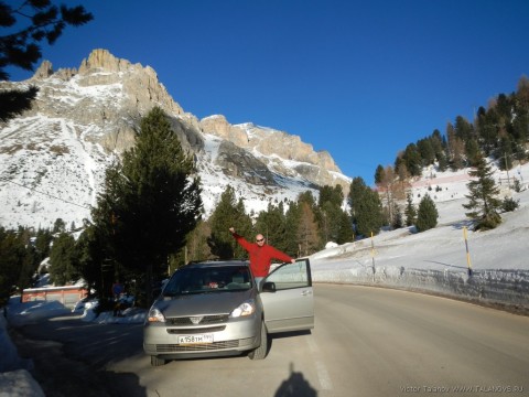горки в суздале зимой. автомобили на зимнем перевале. красивые места недалеко от москвы зимой. зима в москве. куда поехать зимой на машине из москвы.