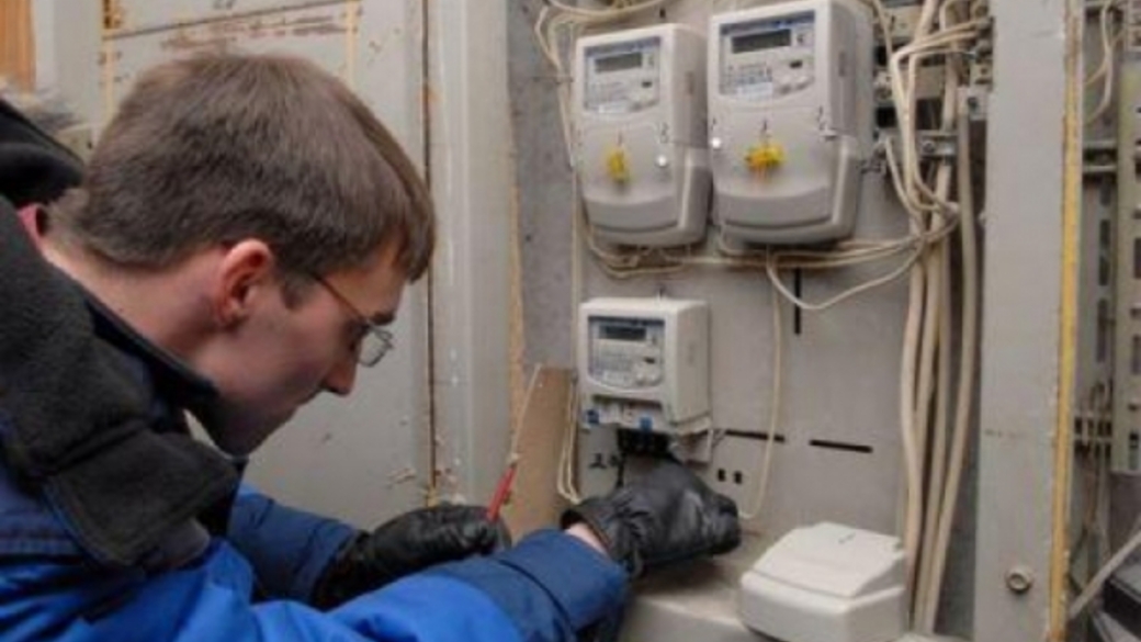 прибор учета тепла в многоквартирном доме. монтаж счётчика электроэнергии. установка приборов учета в многоквартирных домах. счётчик одпу отопления в многоквартирном. общедомовой теплосчетчик.