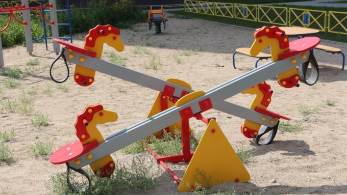 Какой должна быть идеальная детская площадка в России?