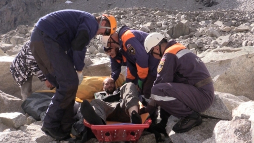 Безопасность на горе. Горный спасатель. Камнепад в горах Алтай. Трагедии в горах Алтая. ЧП на Алтае с туристами.