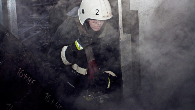 Пожарный. Тушение огня / Фото: amic.ru