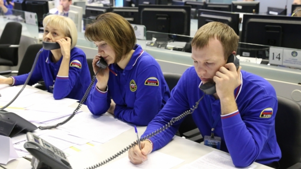 Номера экстренных служб для детей. Важные телефоны. Телефоны чс вектор. Номера телефонов экстренных служб для детей. Номера спасательных служб.