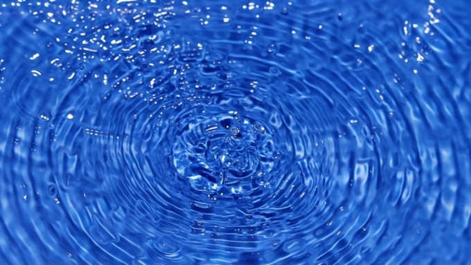 Ученые научились превращать воду в топливо