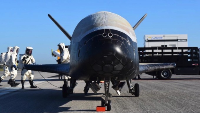 Секретный американский самолет вернулся на землю после двух лет в космосе