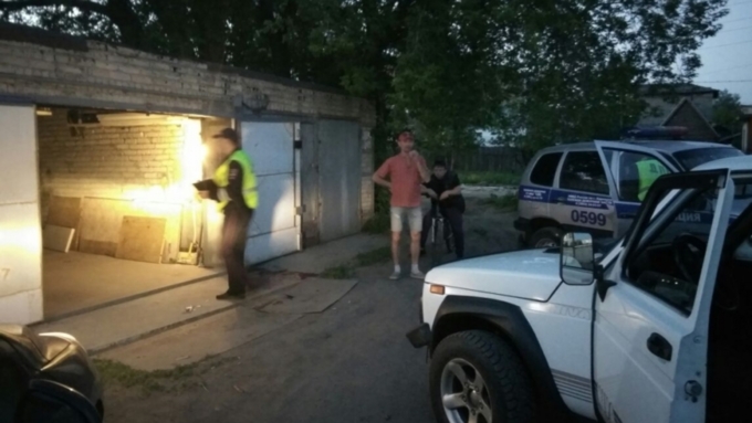 Жену трахают в авто Жену трахают в авто