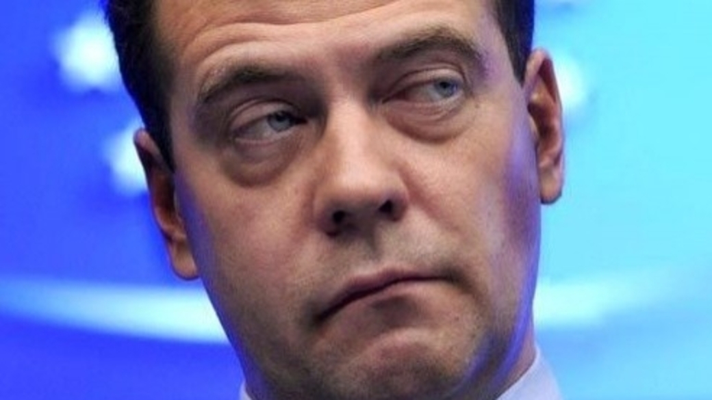 Почему медведев стал. Медведев лицо. Медведев рожа. Медведев смешной.